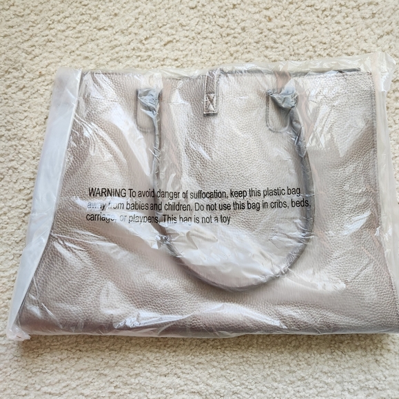 NWT Gold Metallic Tote Bag - Picture 2 of 8